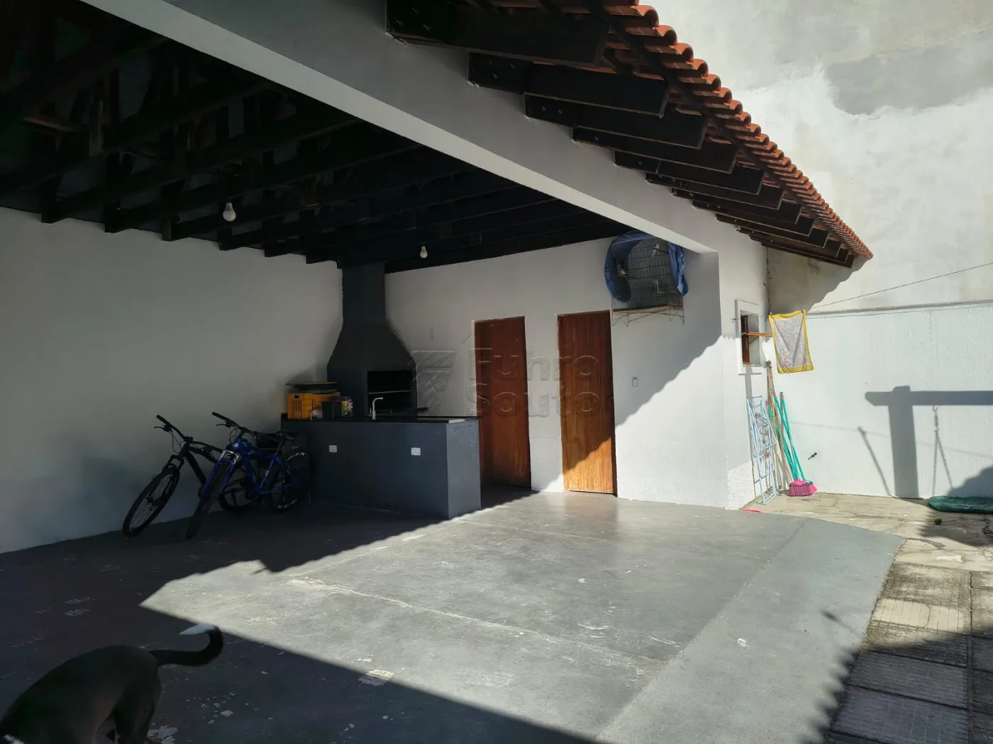 Comprar Casa / Padr&atilde;o em Pelotas R$ 450.000,00 - Foto 8