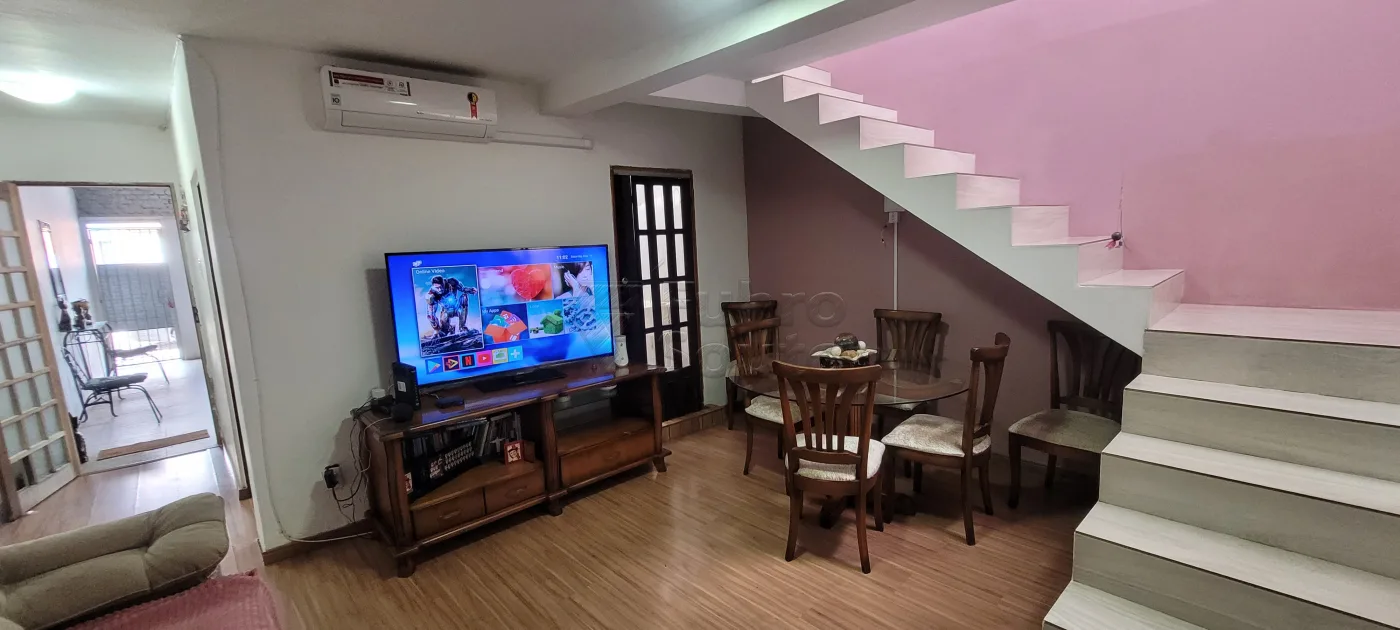 Comprar Casa / Padr&atilde;o em Pelotas R$ 300.000,00 - Foto 2