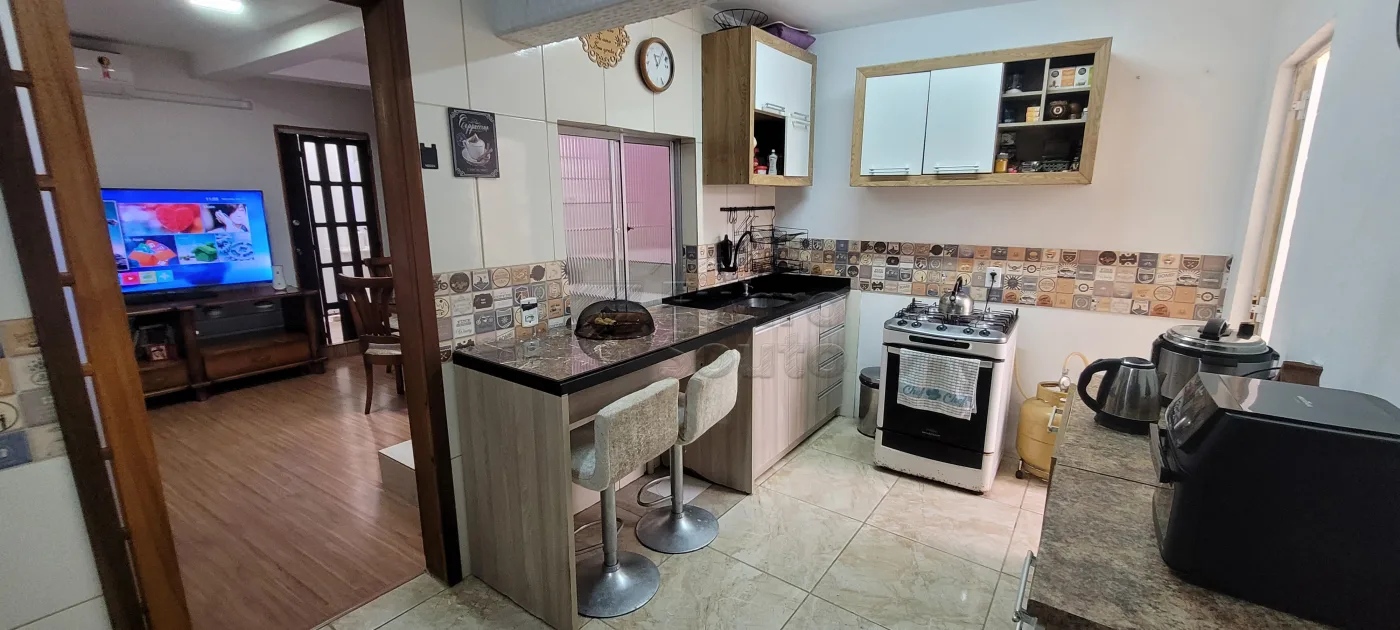 Comprar Casa / Padr&atilde;o em Pelotas R$ 300.000,00 - Foto 3