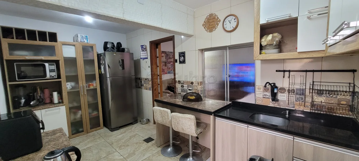 Comprar Casa / Padr&atilde;o em Pelotas R$ 300.000,00 - Foto 4