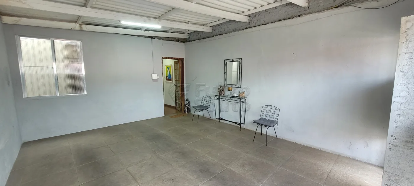 Comprar Casa / Padr&atilde;o em Pelotas R$ 300.000,00 - Foto 7