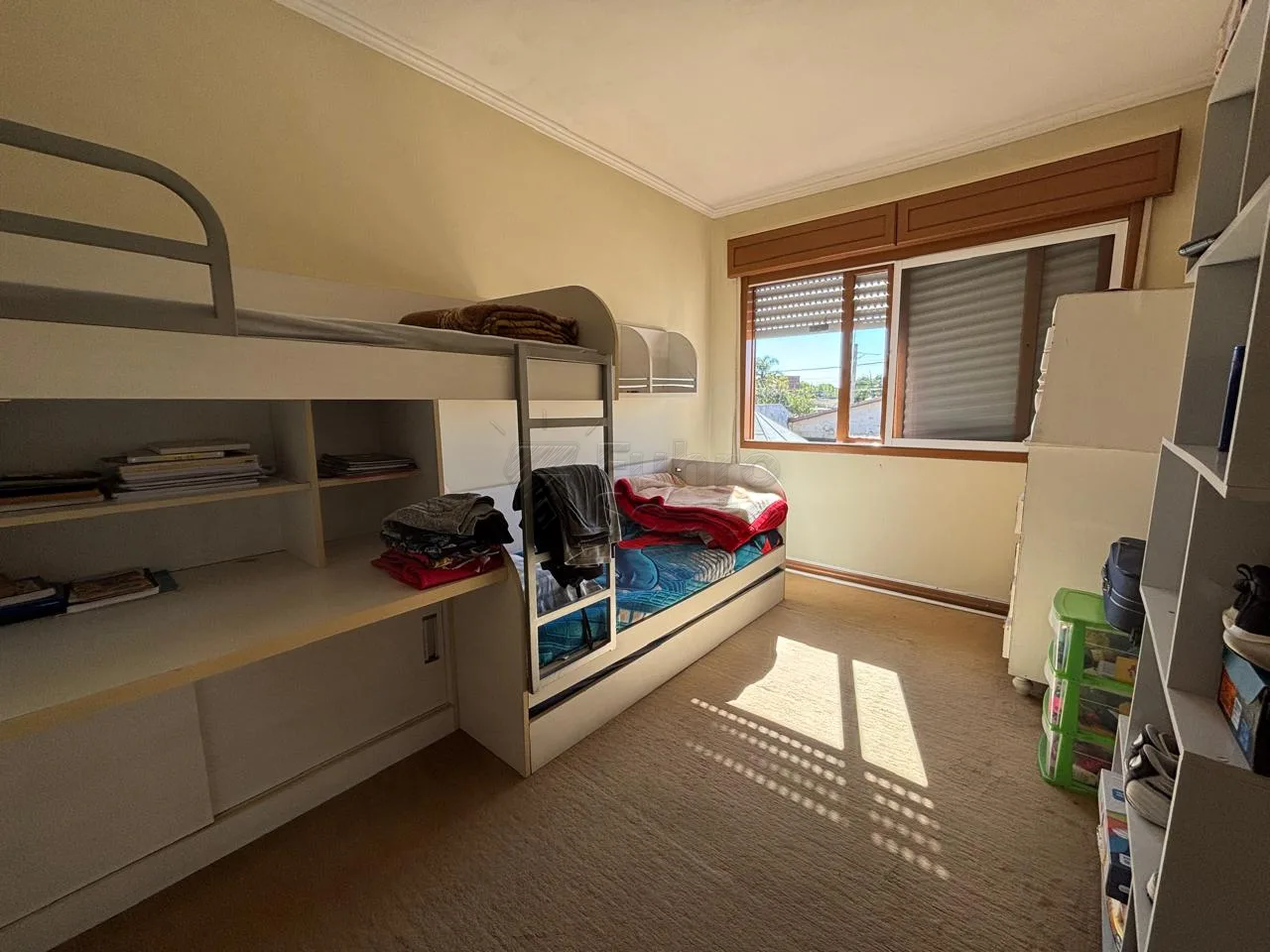 Comprar Casa / Padr&atilde;o em Pelotas R$ 360.000,00 - Foto 6