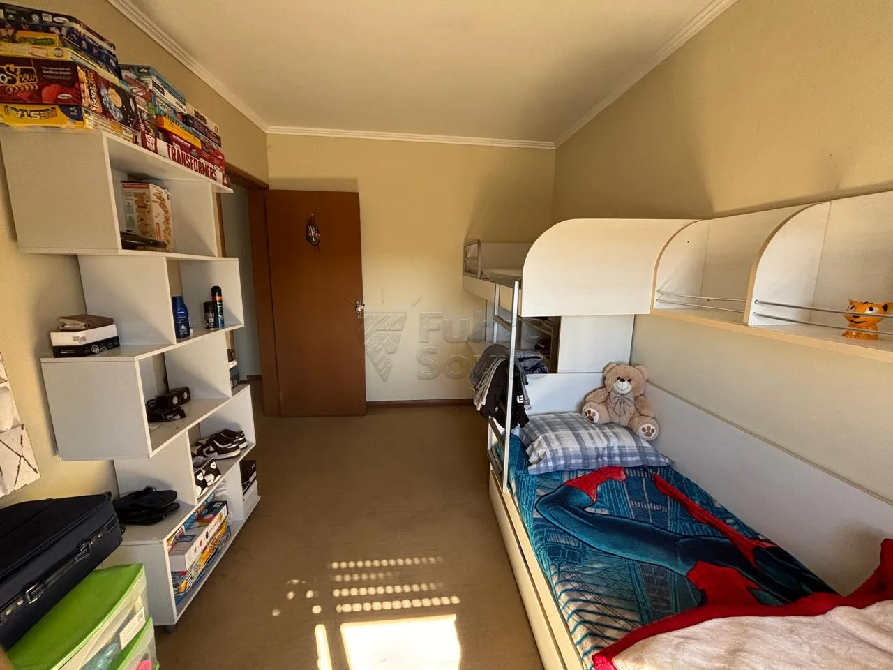 Comprar Casa / Padr&atilde;o em Pelotas R$ 360.000,00 - Foto 7