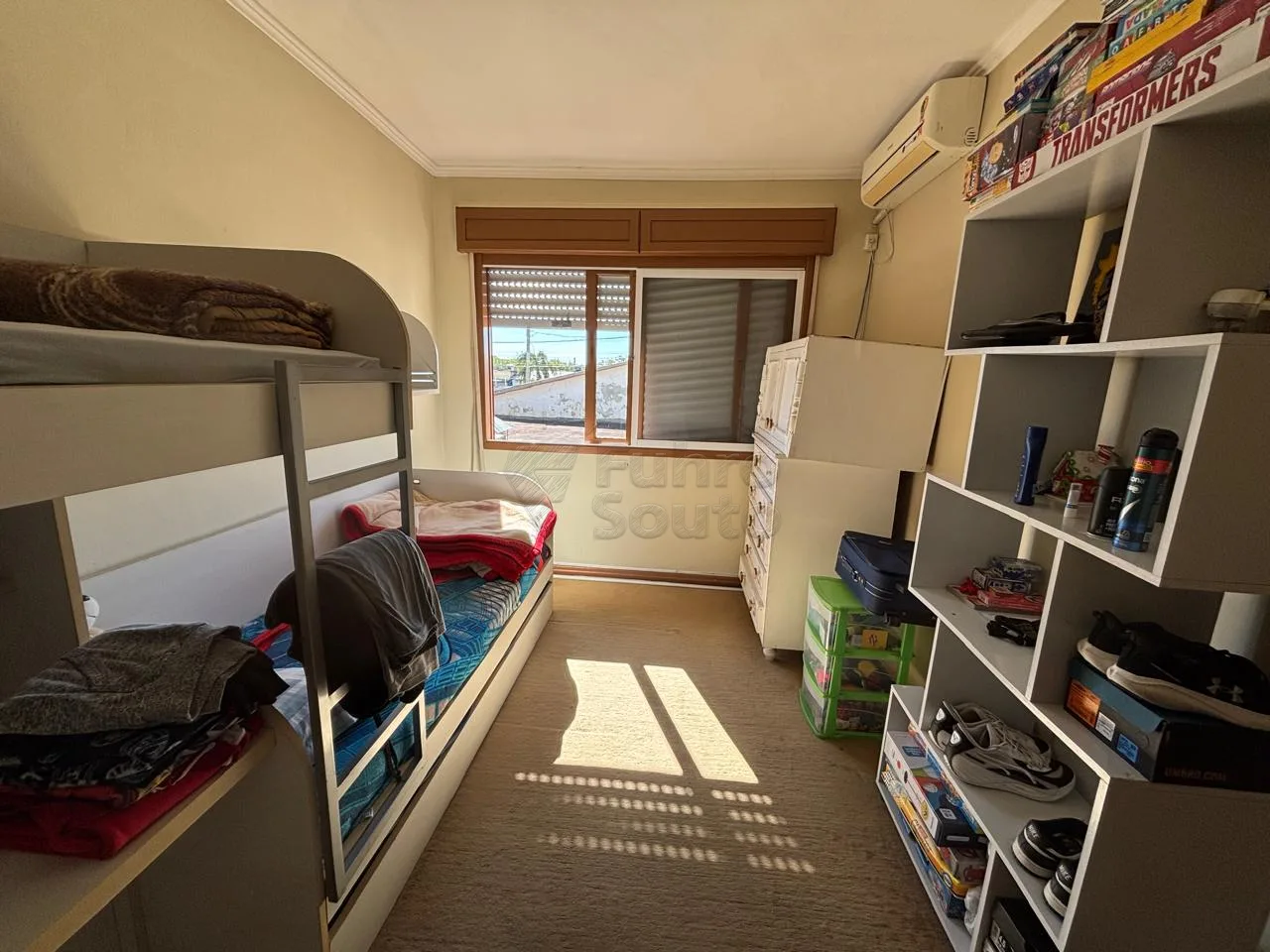 Comprar Casa / Padr&atilde;o em Pelotas R$ 360.000,00 - Foto 8