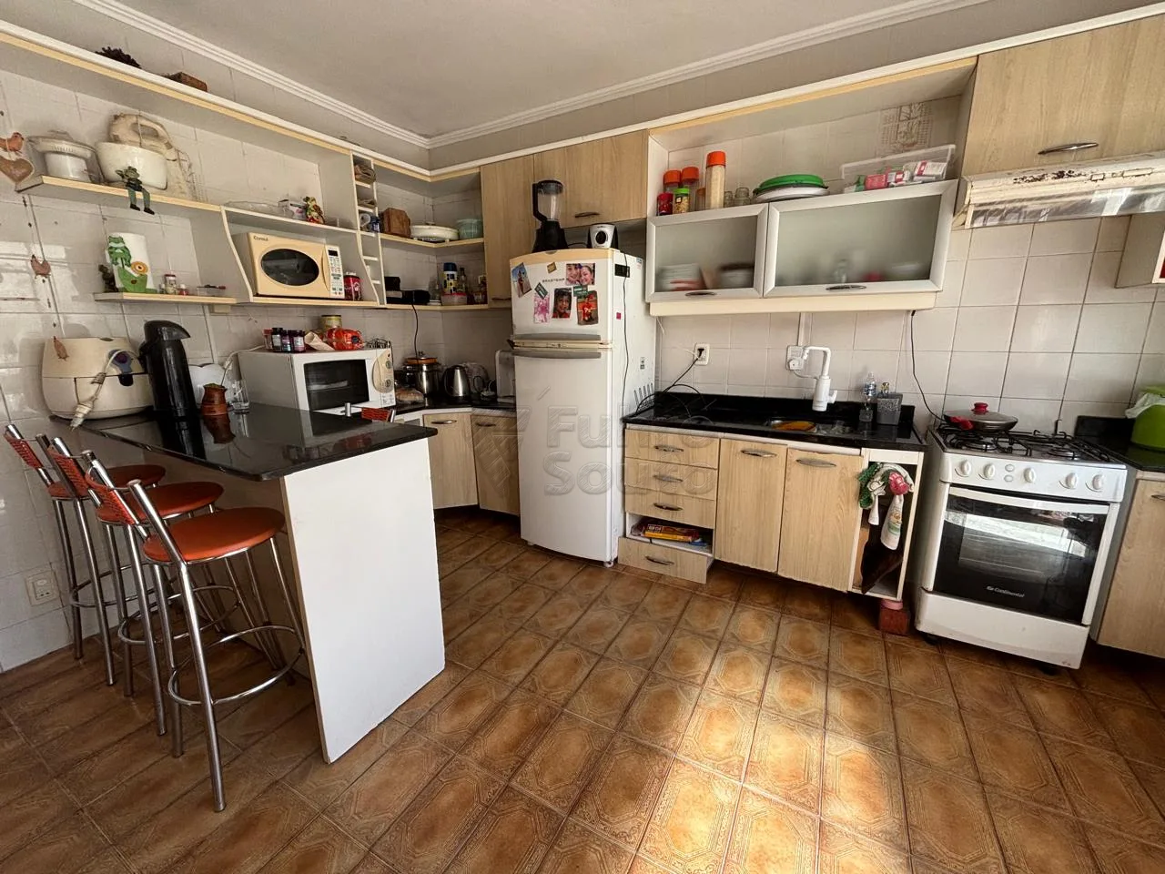 Comprar Casa / Padr&atilde;o em Pelotas R$ 360.000,00 - Foto 3