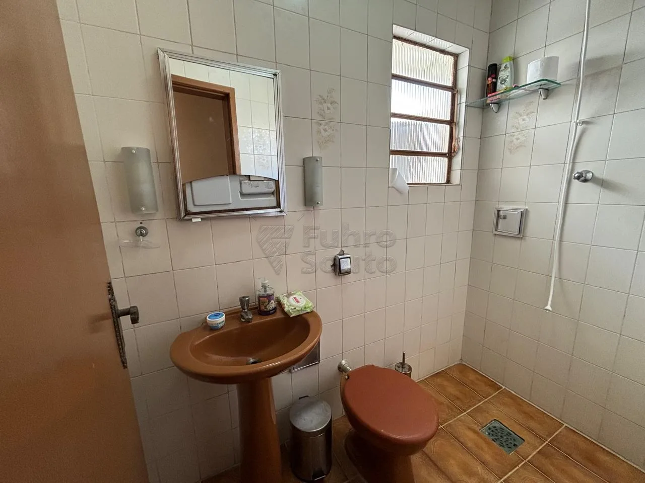 Comprar Casa / Padr&atilde;o em Pelotas R$ 360.000,00 - Foto 9