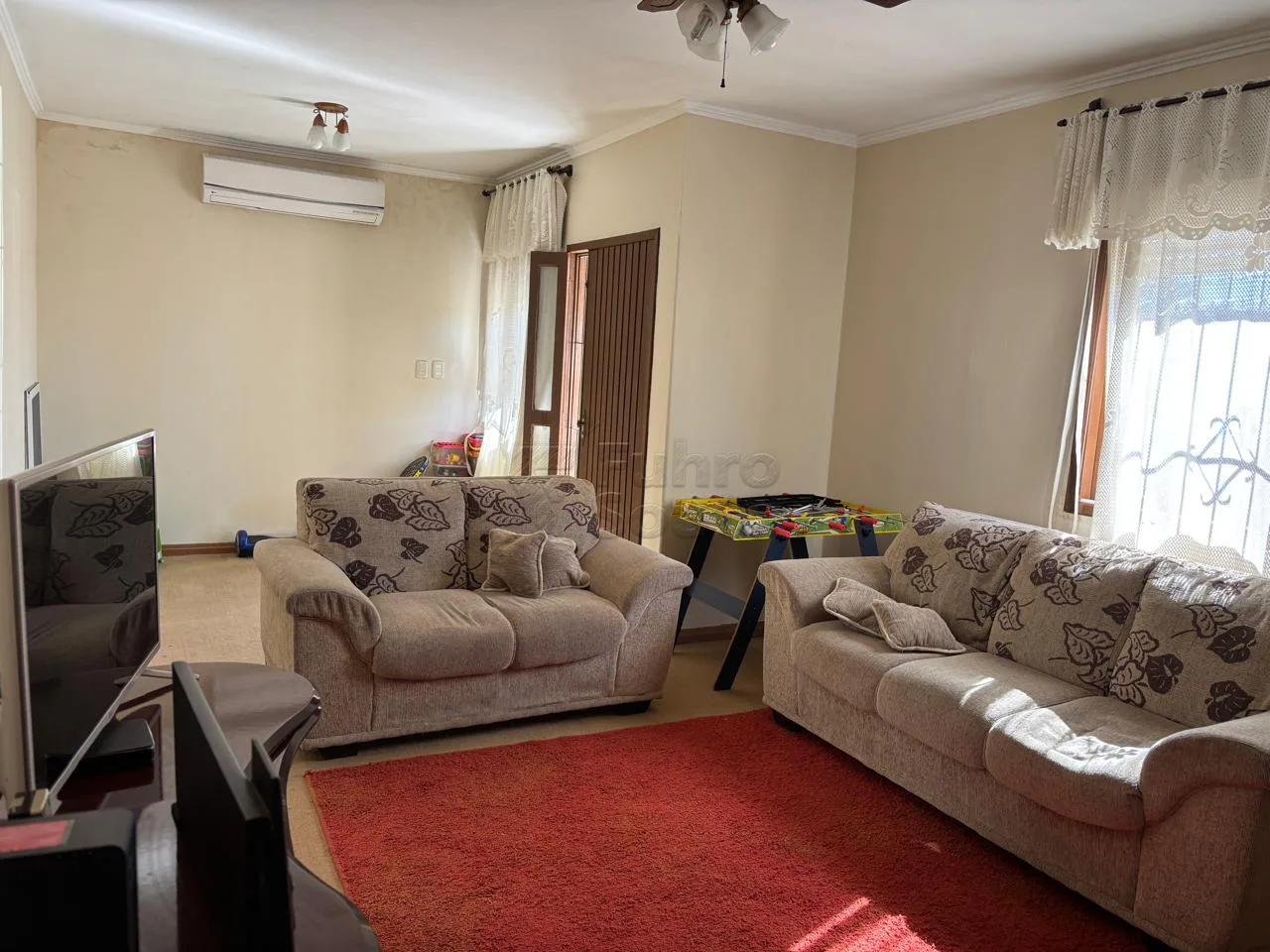 Comprar Casa / Padr&atilde;o em Pelotas R$ 360.000,00 - Foto 1