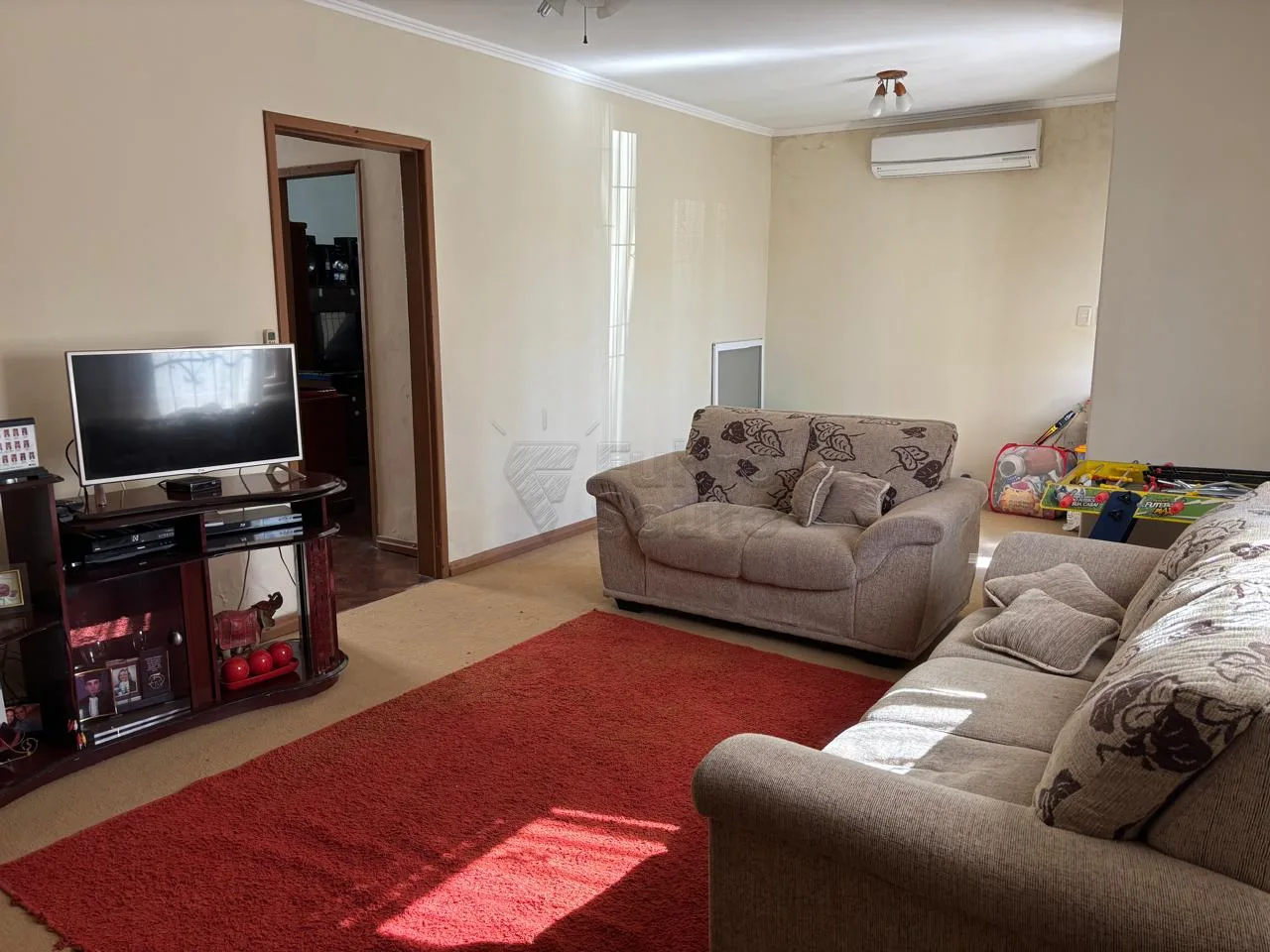 Comprar Casa / Padr&atilde;o em Pelotas R$ 360.000,00 - Foto 2