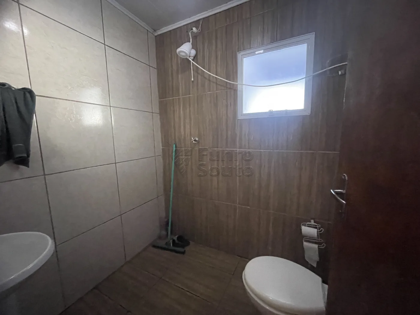 Comprar Casa / Padr&atilde;o em Pelotas R$ 590.000,00 - Foto 10