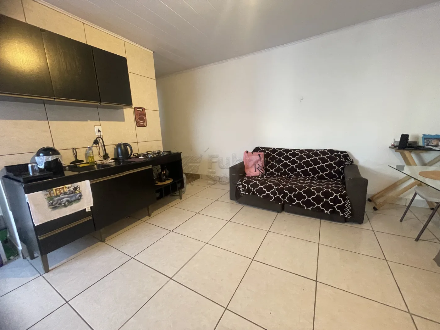 Comprar Casa / Padr&atilde;o em Pelotas R$ 590.000,00 - Foto 2