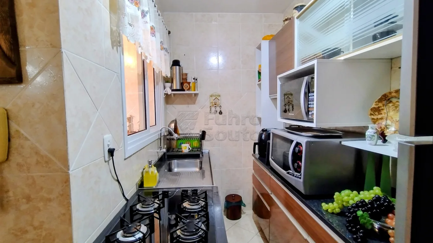 Comprar Apartamento / Padr&atilde;o em Pelotas R$ 240.000,00 - Foto 5