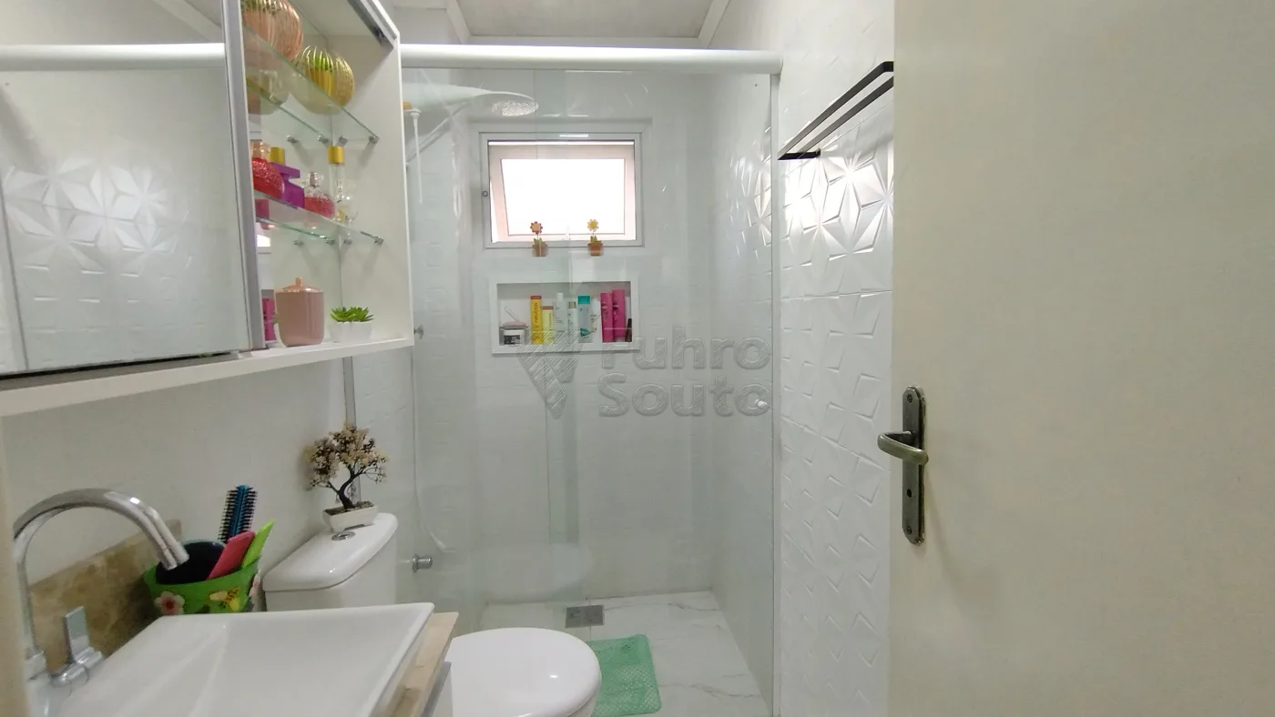 Comprar Apartamento / Padr&atilde;o em Pelotas R$ 240.000,00 - Foto 9