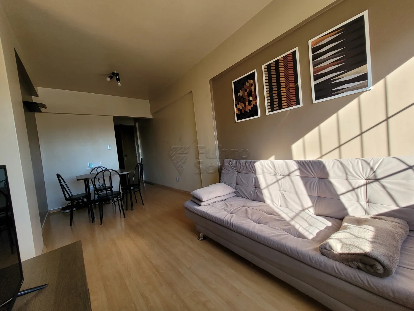 Comprar Apartamento / Padr&atilde;o em Pelotas R$ 220.000,00 - Foto 2