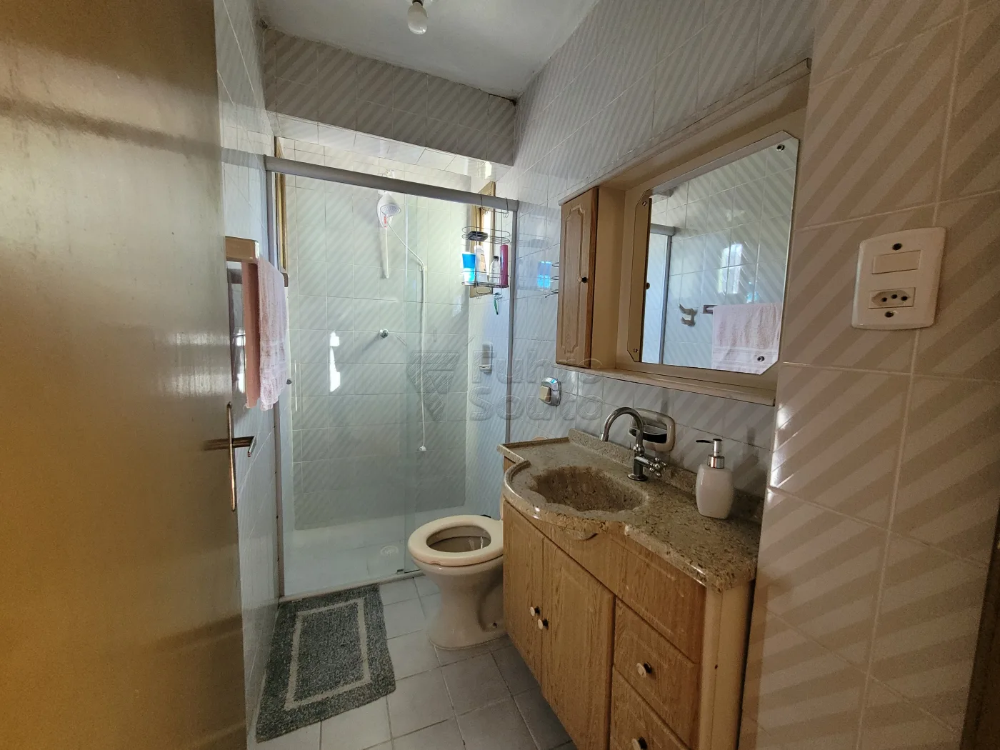 Comprar Apartamento / Padr&atilde;o em Pelotas R$ 220.000,00 - Foto 12