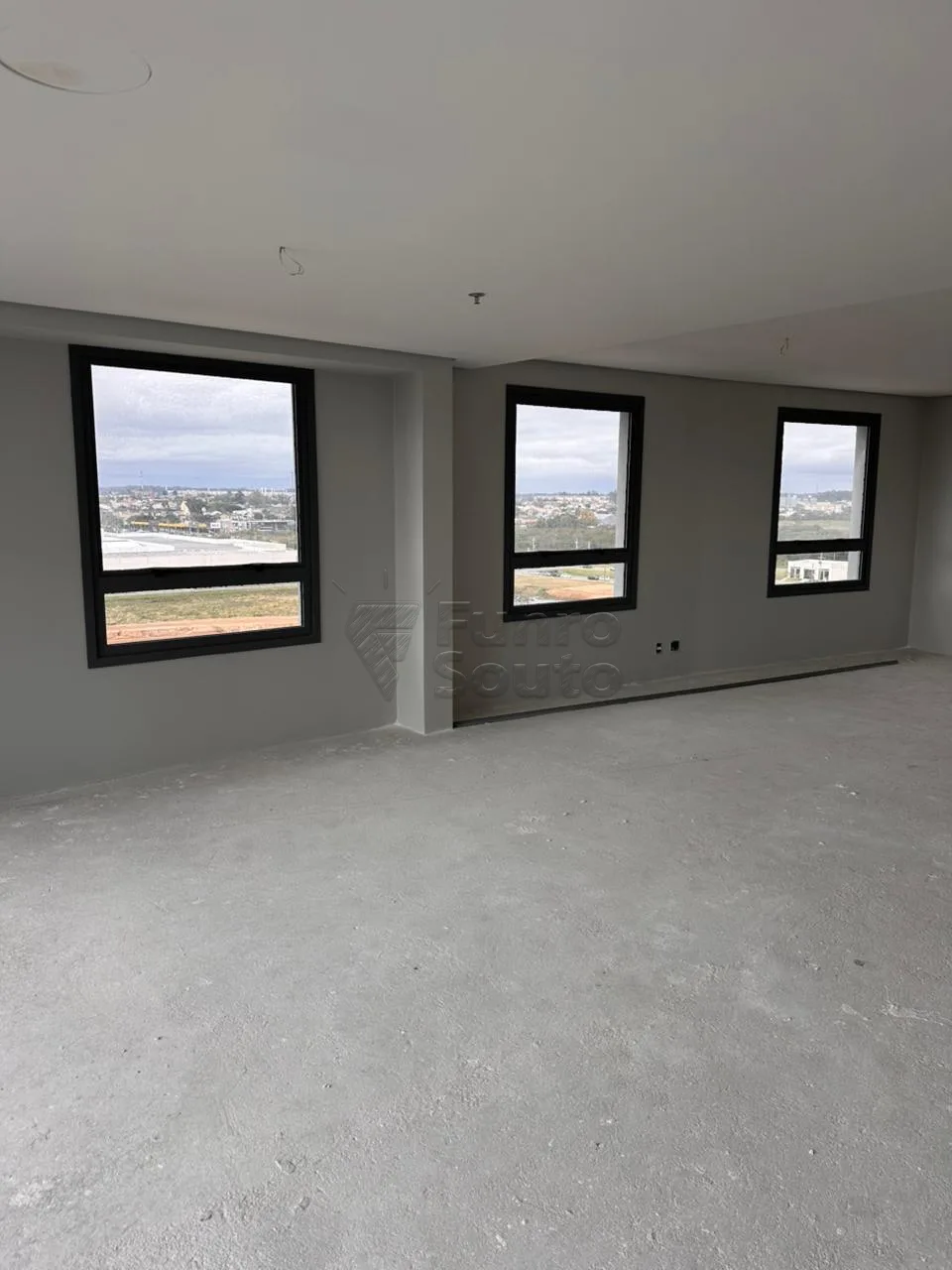 Comprar Comercial / Sala em Condom&iacute;nio em Pelotas R$ 950.000,00 - Foto 3
