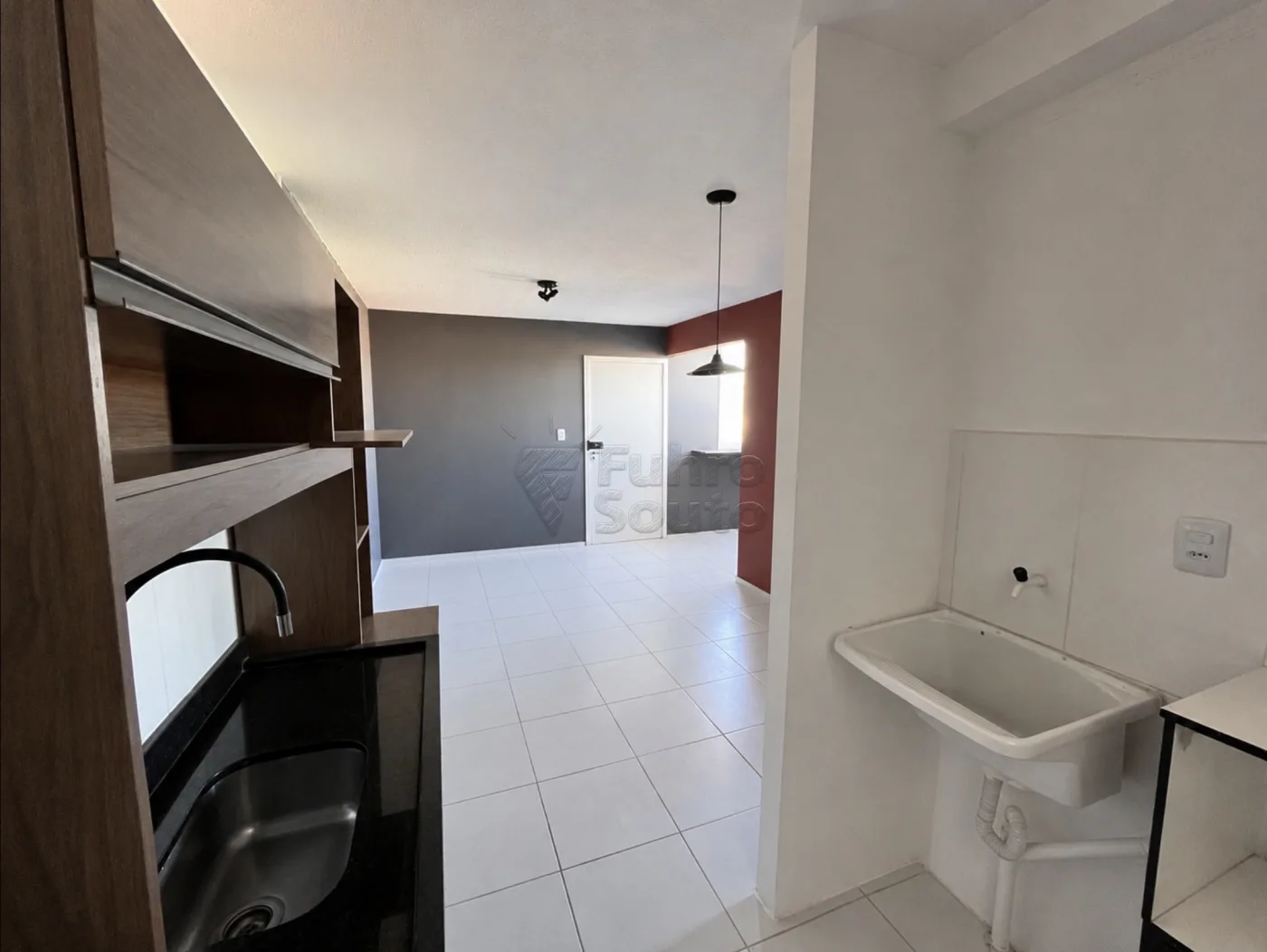 Comprar Apartamento / Padr&atilde;o em Pelotas R$ 171.000,00 - Foto 3