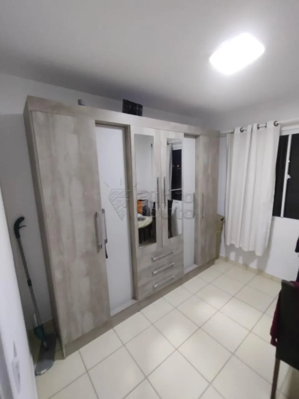Comprar Apartamento / Padr&atilde;o em Pelotas R$ 150.000,00 - Foto 4