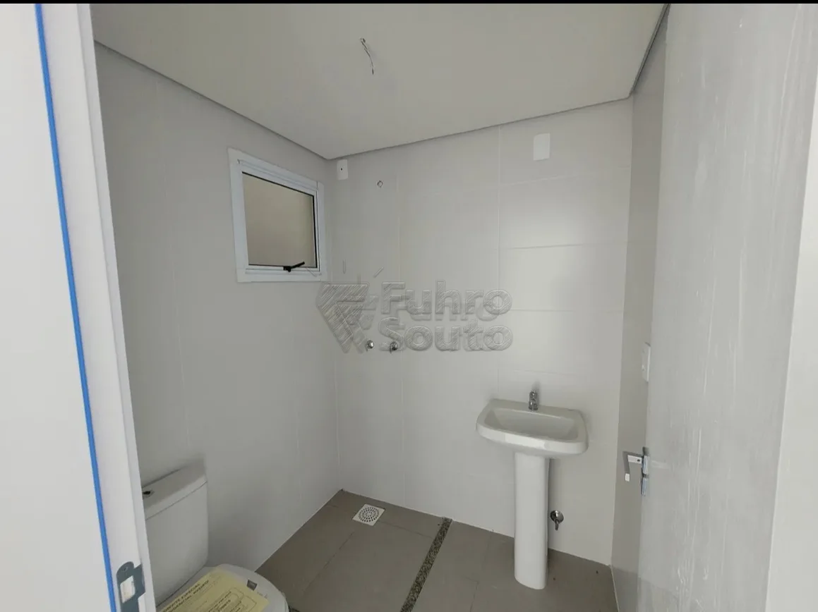 Comprar Apartamento / Padr&atilde;o em Pelotas R$ 250.000,00 - Foto 4