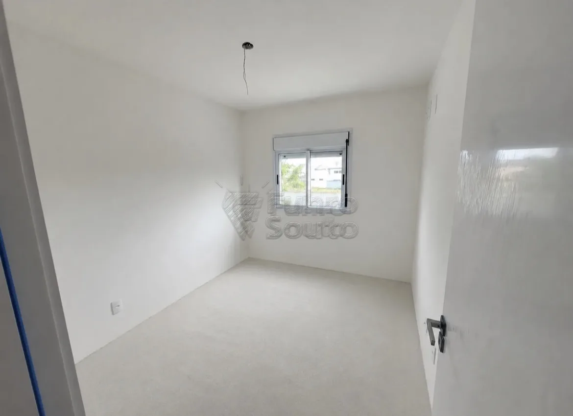 Comprar Apartamento / Padr&atilde;o em Pelotas R$ 250.000,00 - Foto 3