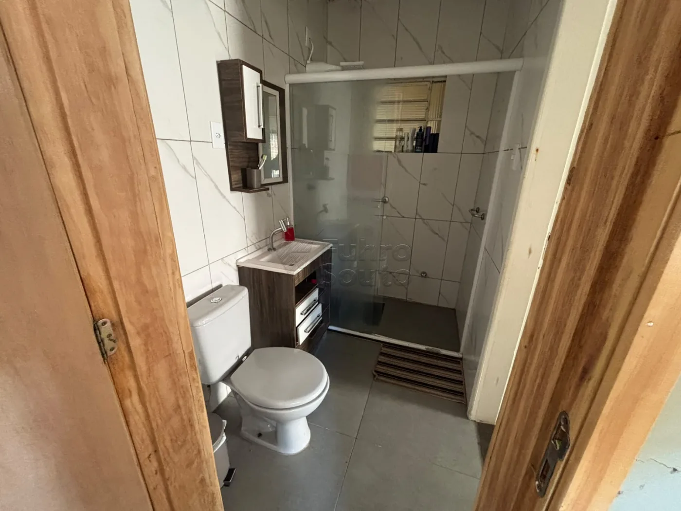 Comprar Casa / Padr&atilde;o em Pelotas R$ 450.000,00 - Foto 17