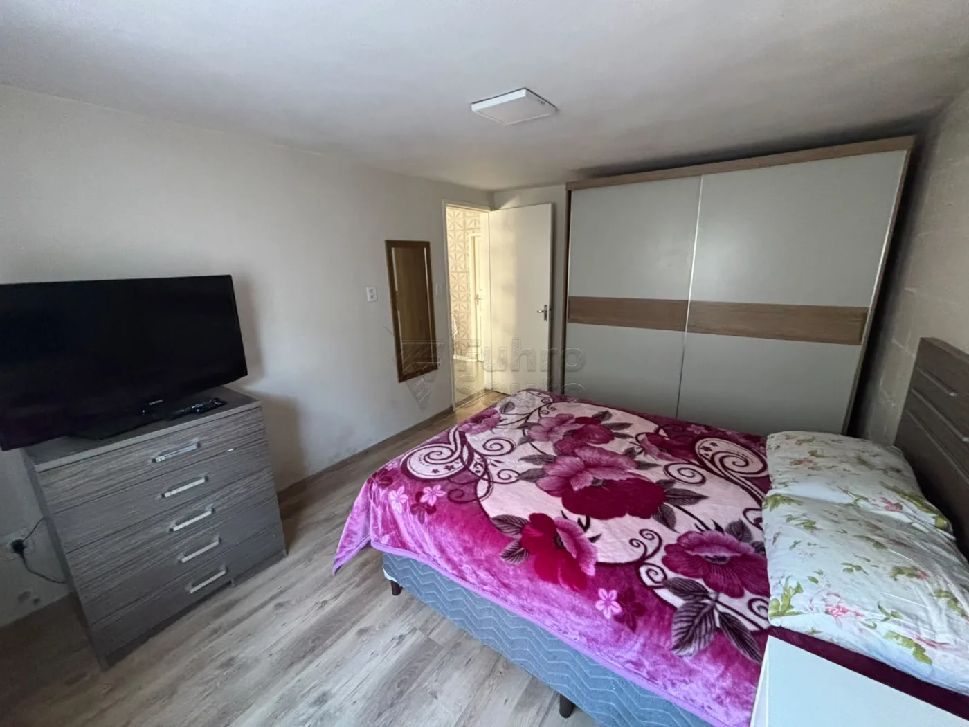 Comprar Casa / Padr&atilde;o em Pelotas R$ 450.000,00 - Foto 13