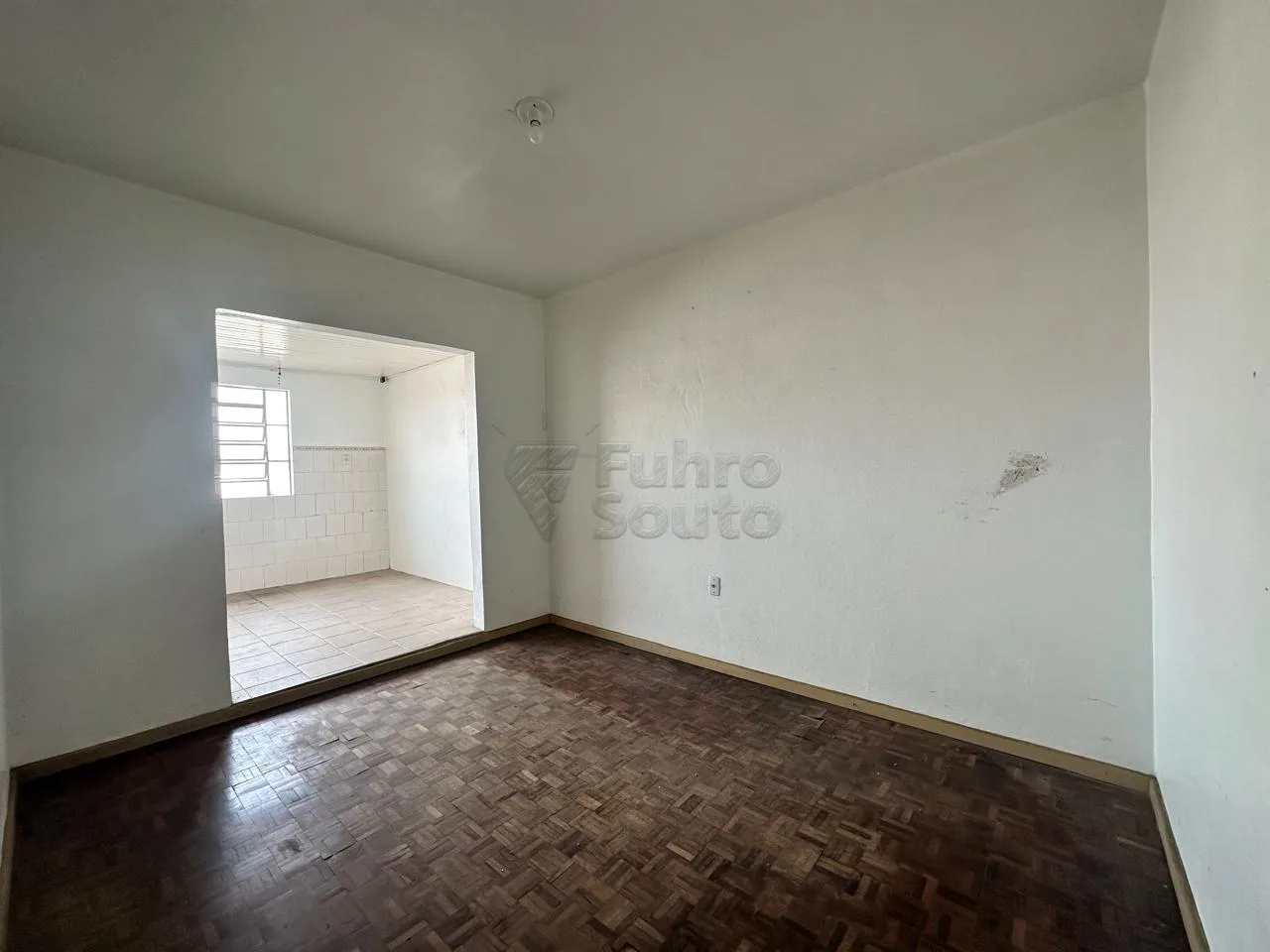Comprar Casa / Padr&atilde;o em Pelotas R$ 375.000,00 - Foto 1
