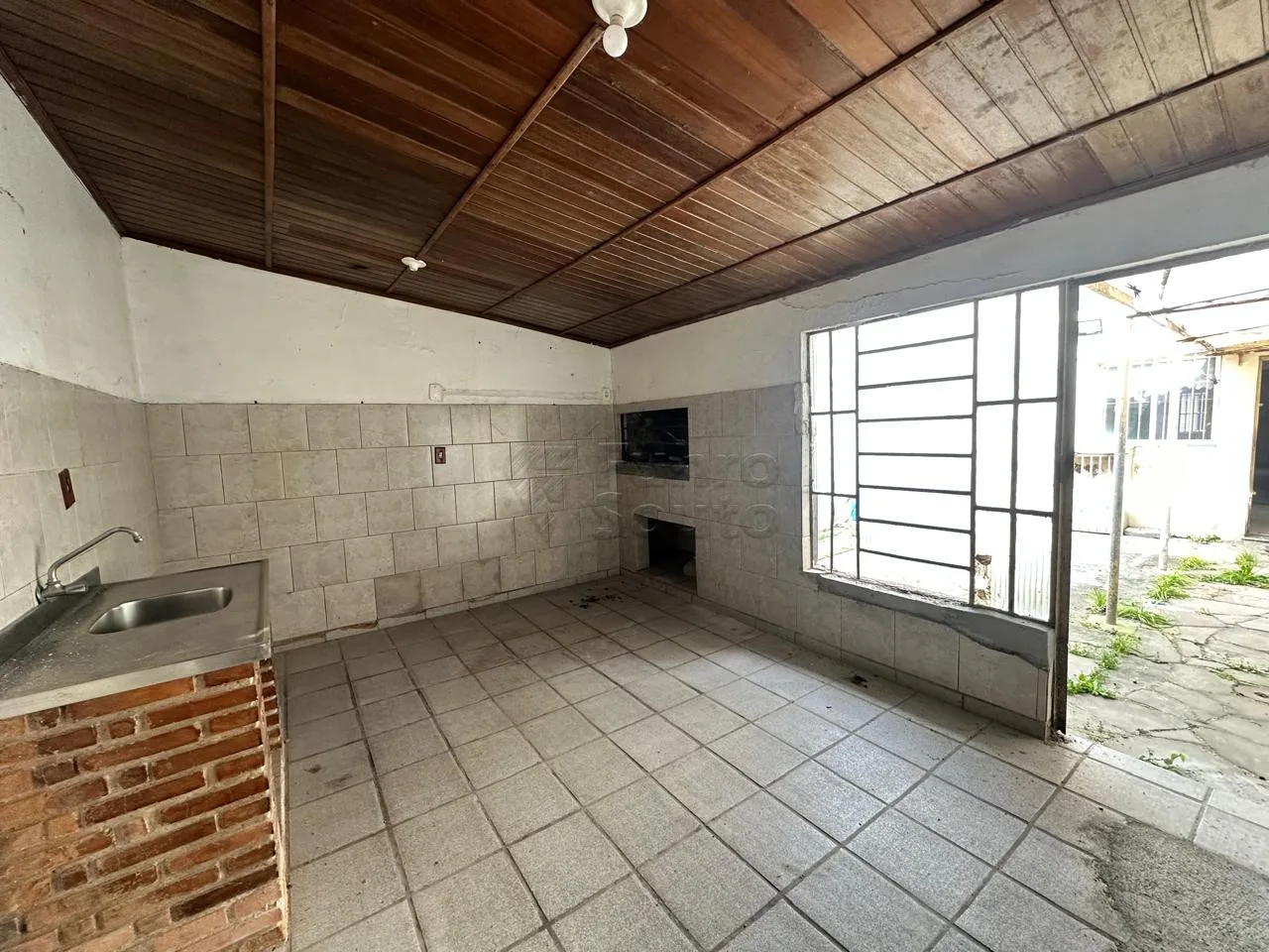 Comprar Casa / Padr&atilde;o em Pelotas R$ 375.000,00 - Foto 4