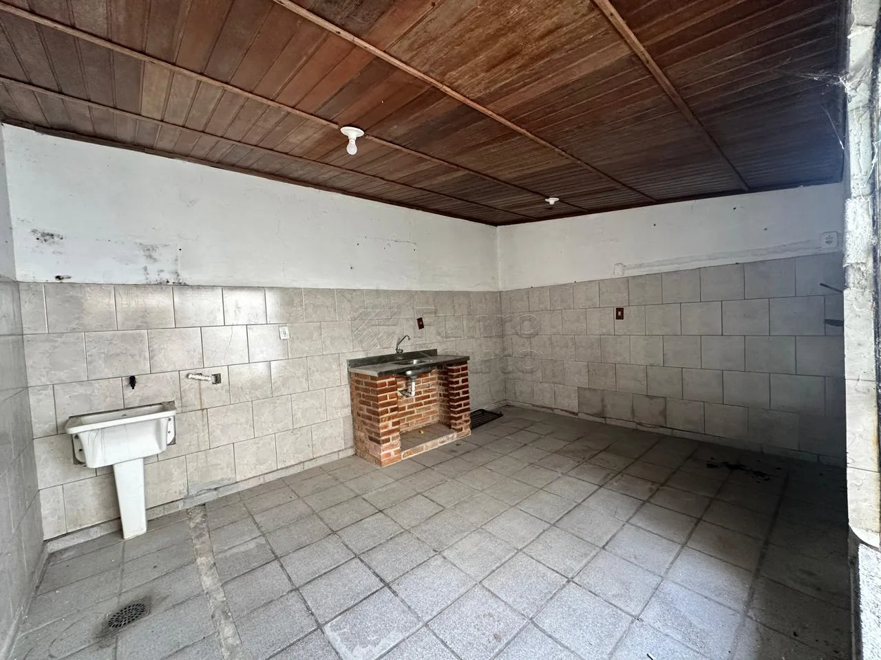 Comprar Casa / Padr&atilde;o em Pelotas R$ 375.000,00 - Foto 5
