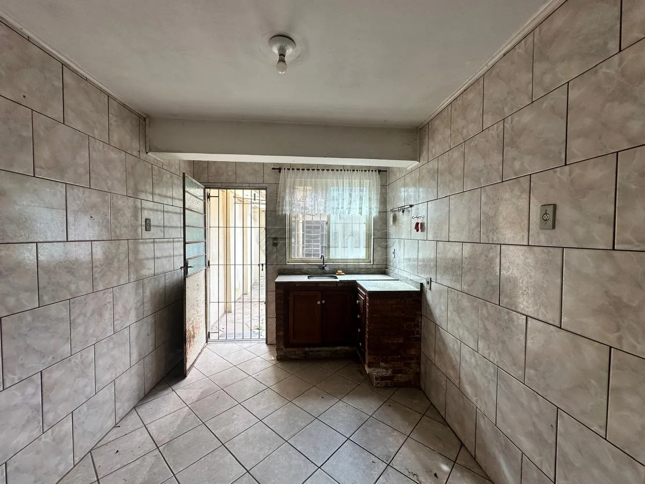 Comprar Casa / Padr&atilde;o em Pelotas R$ 375.000,00 - Foto 6