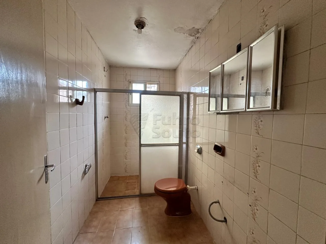 Comprar Casa / Padr&atilde;o em Pelotas R$ 375.000,00 - Foto 8