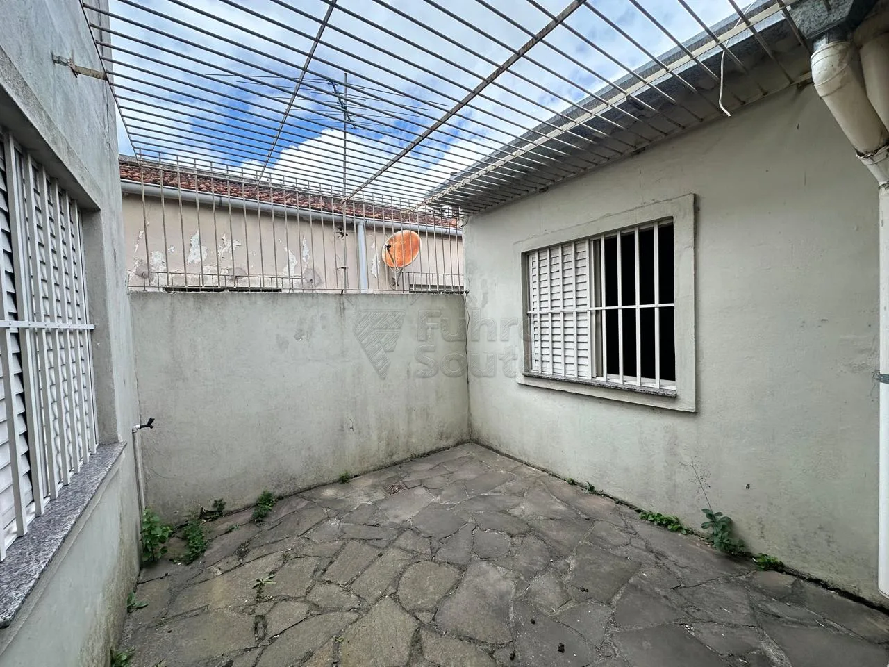 Comprar Casa / Padr&atilde;o em Pelotas R$ 375.000,00 - Foto 11