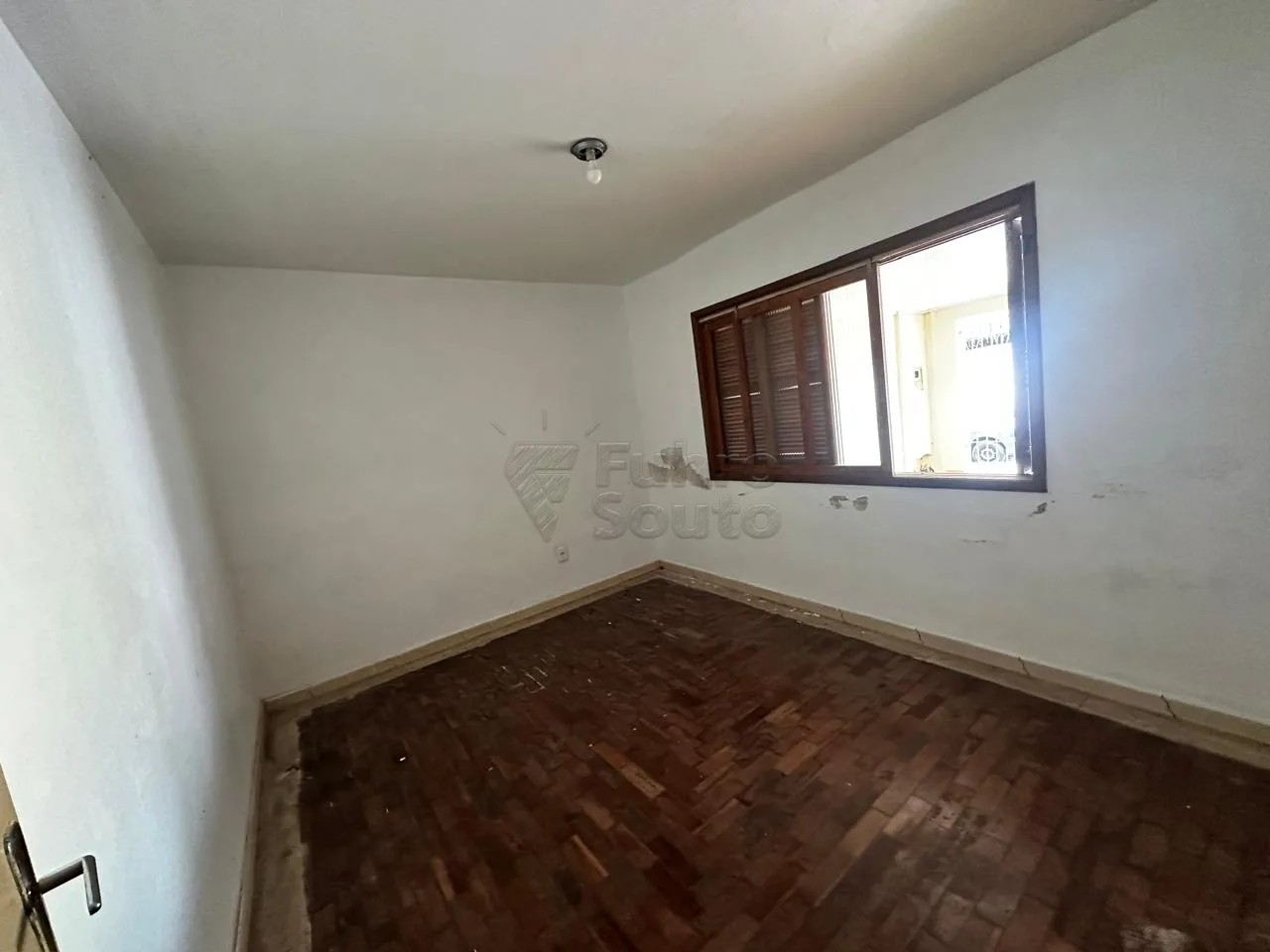 Comprar Casa / Padr&atilde;o em Pelotas R$ 375.000,00 - Foto 15