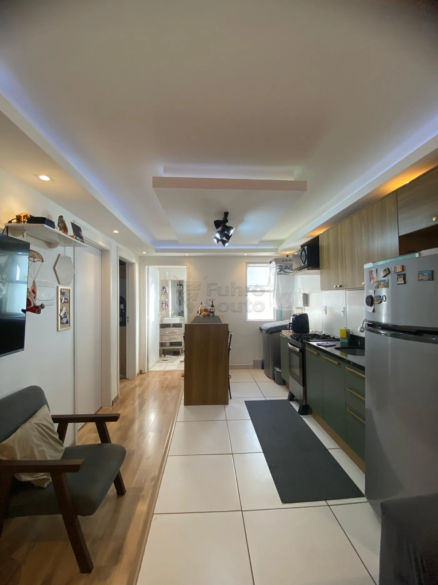 Comprar Apartamento / Padr&atilde;o em Pelotas R$ 190.000,00 - Foto 3