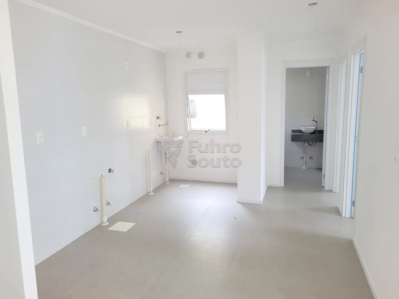 Comprar Apartamento / Padr&atilde;o em Pelotas R$ 270.000,00 - Foto 2