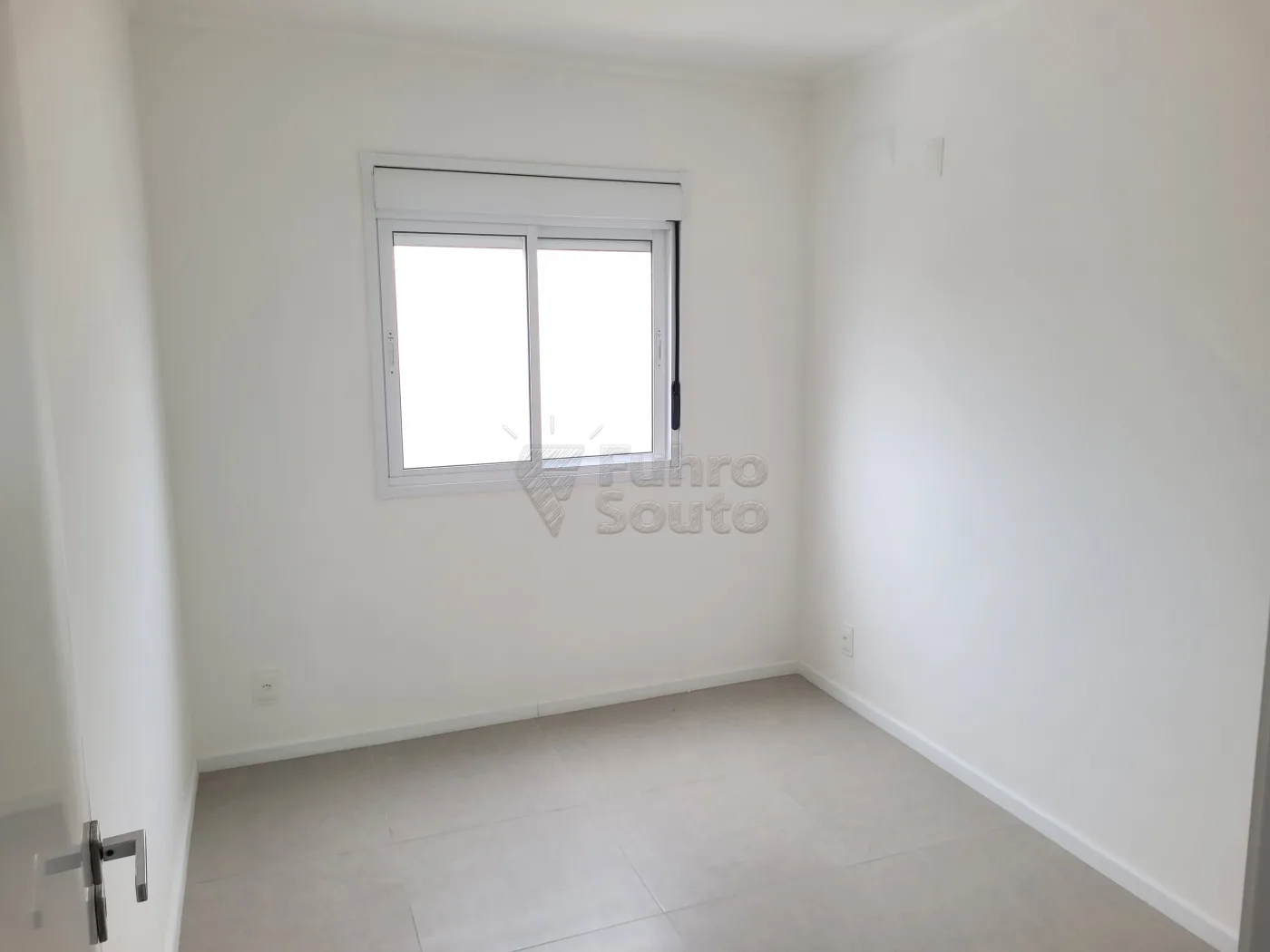 Comprar Apartamento / Padr&atilde;o em Pelotas R$ 270.000,00 - Foto 5