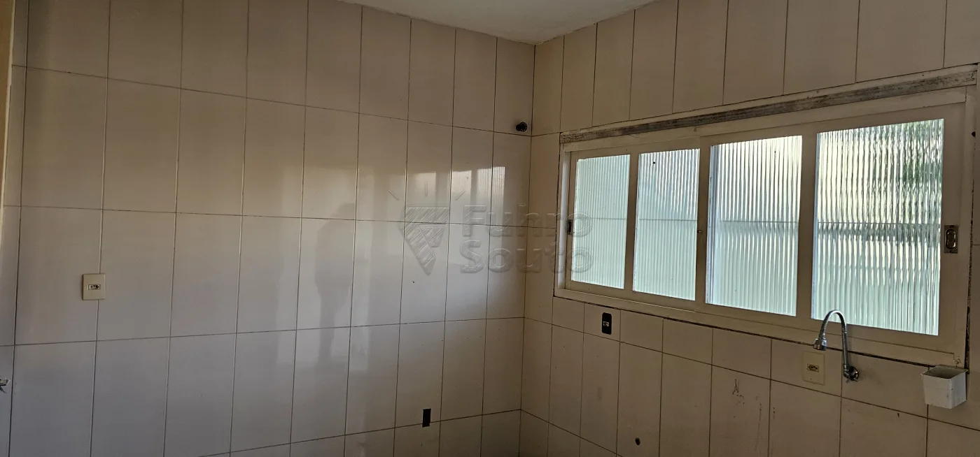 Comprar Casa / Padr&atilde;o em Pelotas R$ 800.000,00 - Foto 3