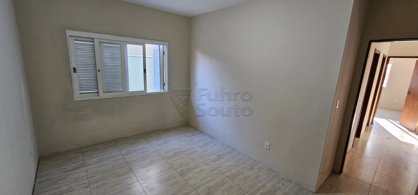 Comprar Casa / Padr&atilde;o em Pelotas R$ 800.000,00 - Foto 4