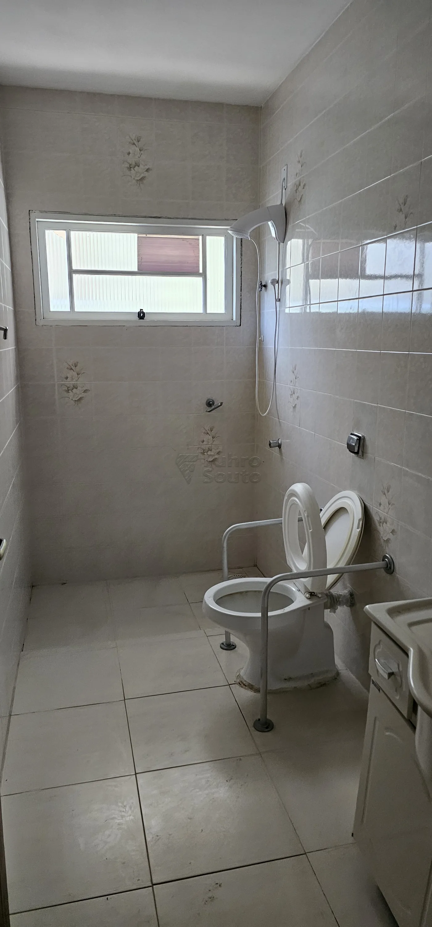 Comprar Casa / Padr&atilde;o em Pelotas R$ 800.000,00 - Foto 10