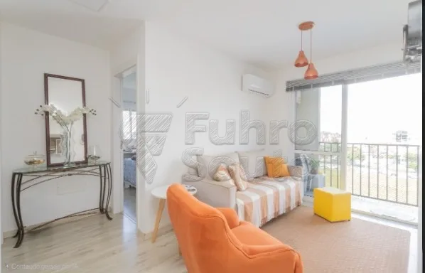 Comprar Apartamento / Padr&atilde;o em Pelotas R$ 315.000,00 - Foto 2