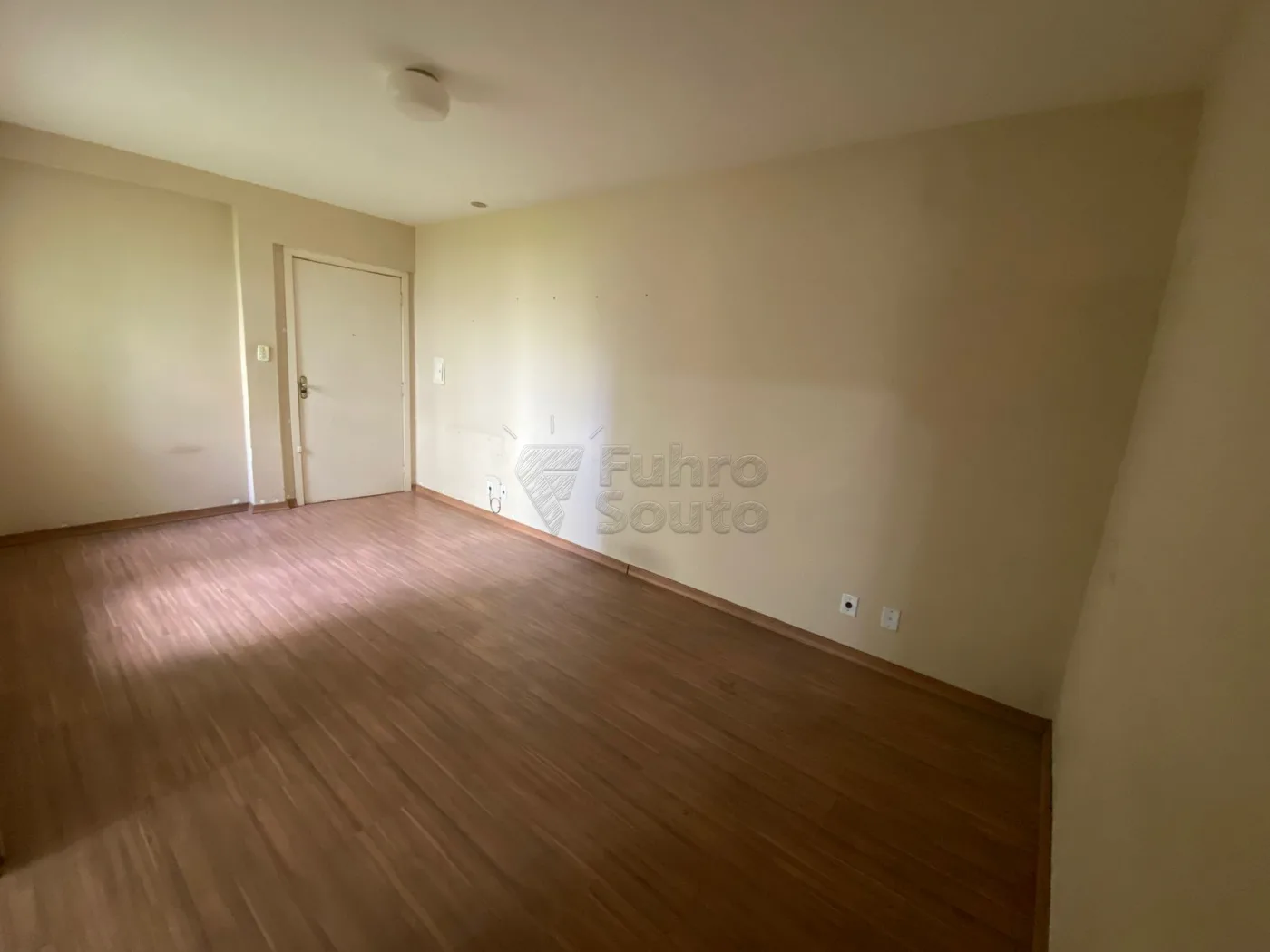 Comprar Apartamento / Padr&atilde;o em Pelotas R$ 225.000,00 - Foto 2
