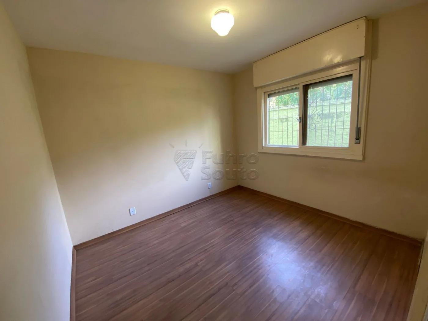 Comprar Apartamento / Padr&atilde;o em Pelotas R$ 225.000,00 - Foto 4