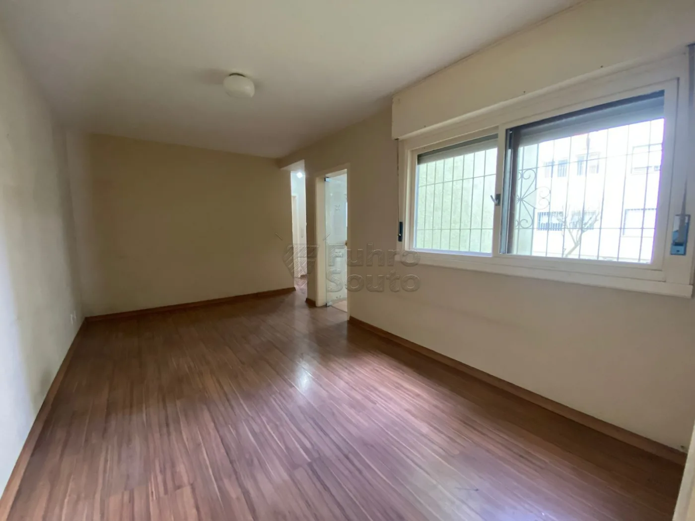 Comprar Apartamento / Padr&atilde;o em Pelotas R$ 225.000,00 - Foto 1