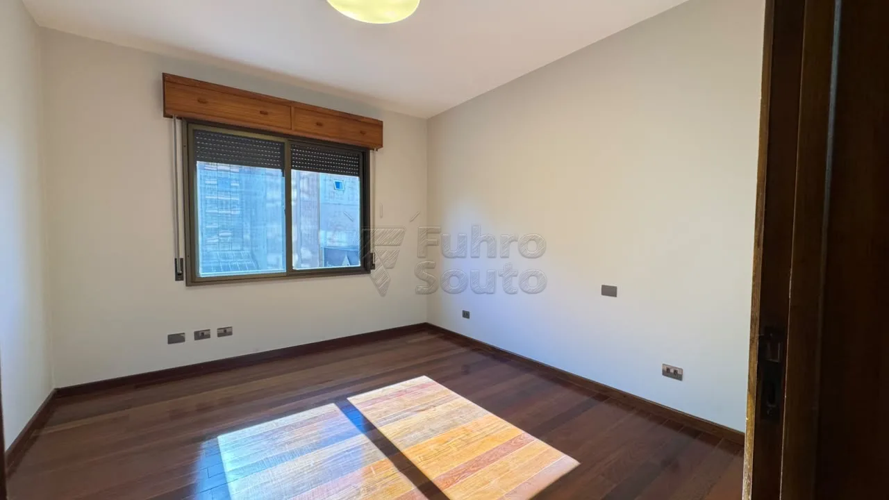 Comprar Apartamento / Padr&atilde;o em Pelotas R$ 1.190.000,00 - Foto 11