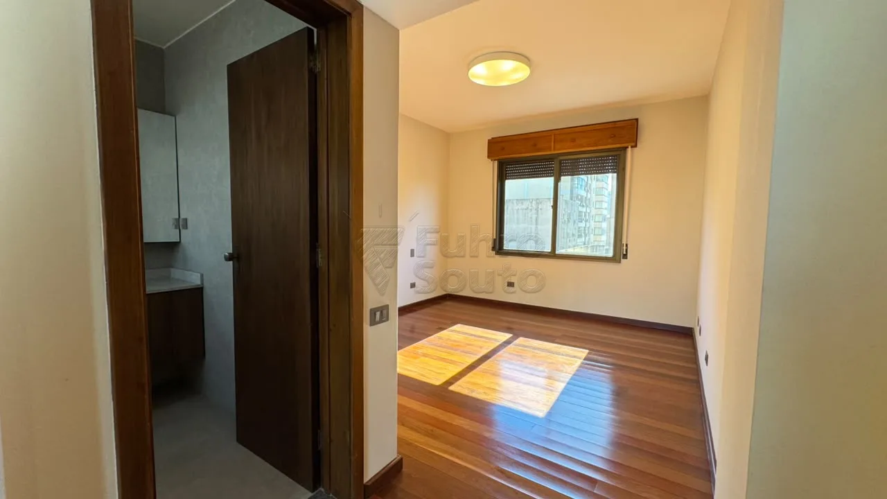 Comprar Apartamento / Padr&atilde;o em Pelotas R$ 1.190.000,00 - Foto 14
