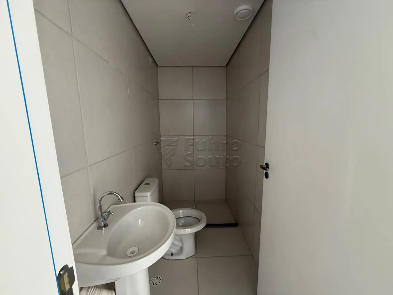 Comprar Apartamento / Padr&atilde;o em Pelotas R$ 245.000,00 - Foto 5