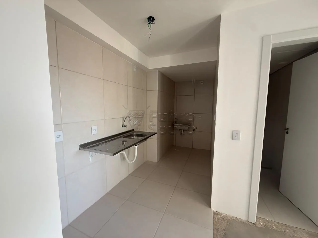 Comprar Apartamento / Padr&atilde;o em Pelotas R$ 245.000,00 - Foto 2