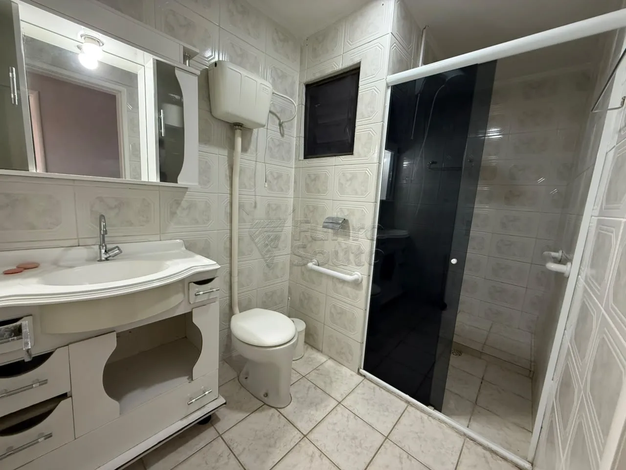Comprar Apartamento / Padr&atilde;o em Pelotas R$ 230.000,00 - Foto 5