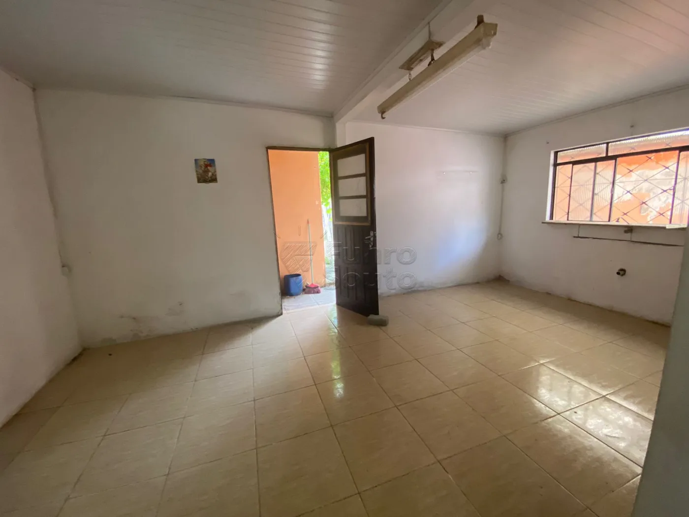Comprar Casa / Padr&atilde;o em Pelotas R$ 320.000,00 - Foto 1