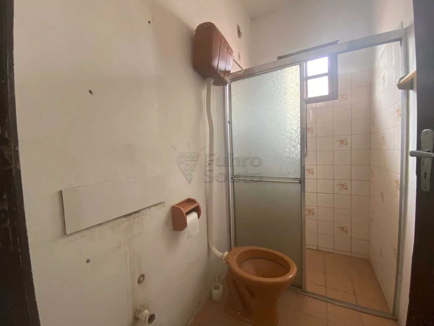 Comprar Casa / Padr&atilde;o em Pelotas R$ 320.000,00 - Foto 6