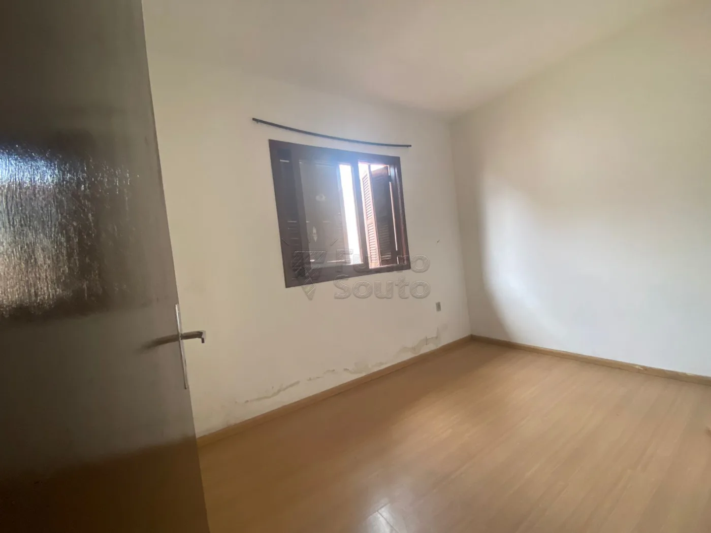 Comprar Casa / Padr&atilde;o em Pelotas R$ 320.000,00 - Foto 5